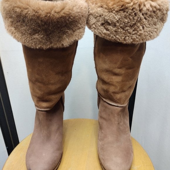 - UGG SZ 8 APRELLE 3195 12" SUEDE SHEARLING WEDGE BOOTS EUC $250 - Picture 7 of 15